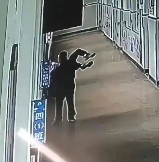 师事件后续：父母把事做绝熊孩子付出代价pg电子试玩平台报应不爽！瑞安呲水老(图5)