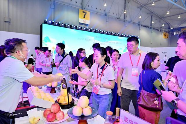 渝地区推介周（成都专场）暨精品品牌四季行活动成功举办pg电子娱乐平台2025年脱贫地区“土特产”走进成(图5)