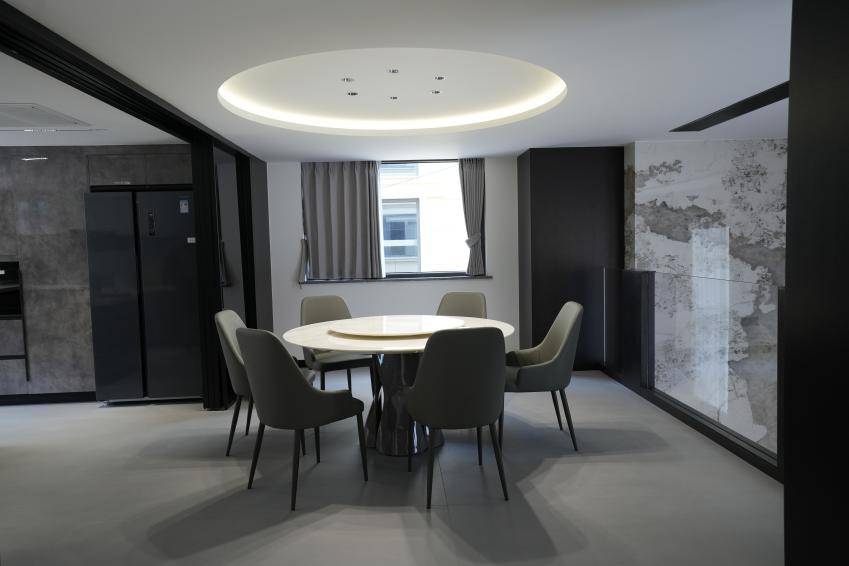 做？4种灯光搭配让餐厅一整个高级住！pg电子免费模拟器网红圆桌照明怎么(图5)