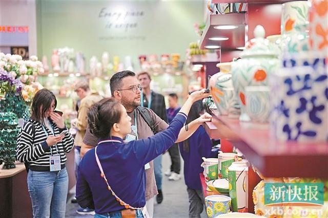 “聪明”的大家居吸睛全球采购商pg电子模拟器试玩聚力创新 更(图1) “聪明”的大家居吸睛全球采购商pg电子模拟器试玩聚力创新 更(图1)